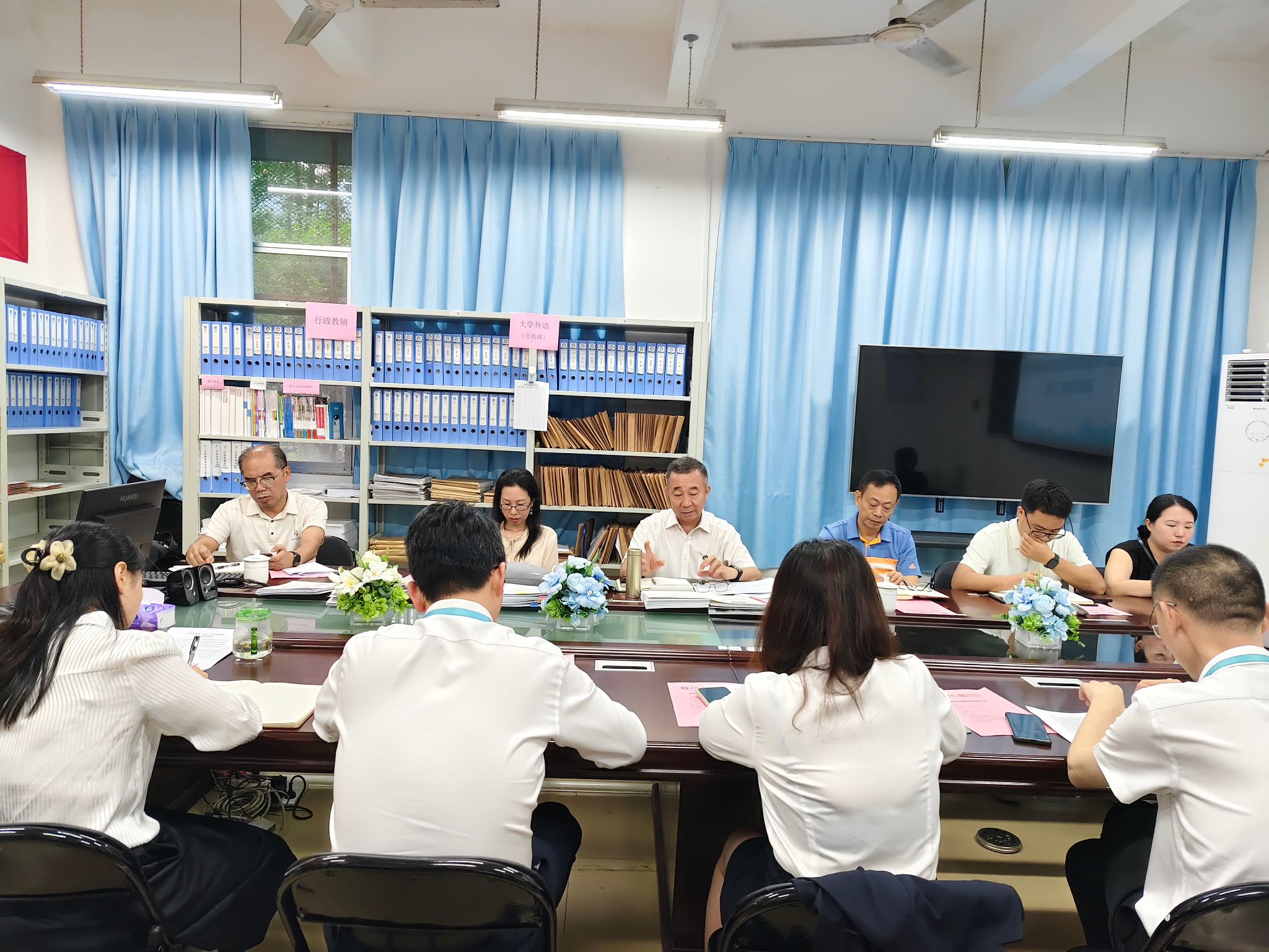 吴郭泉校长到外国语学院调研指导工作